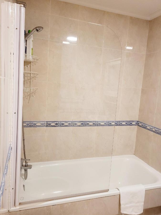 サンティアゴ・デ・コンポステーラPiso Con Garaje En La Entrada Del Camino Portuguesアパートメント エクステリア 写真
